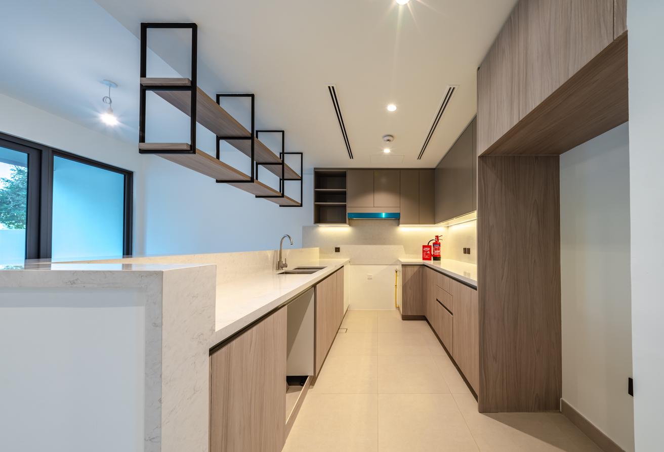 Opposite RGS | 3 Bed TH | Like Brand New photo 5