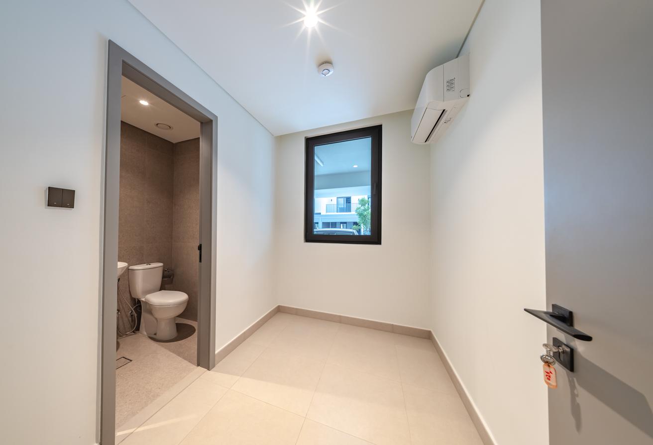 Opposite RGS | 3 Bed TH | Like Brand New photo 7