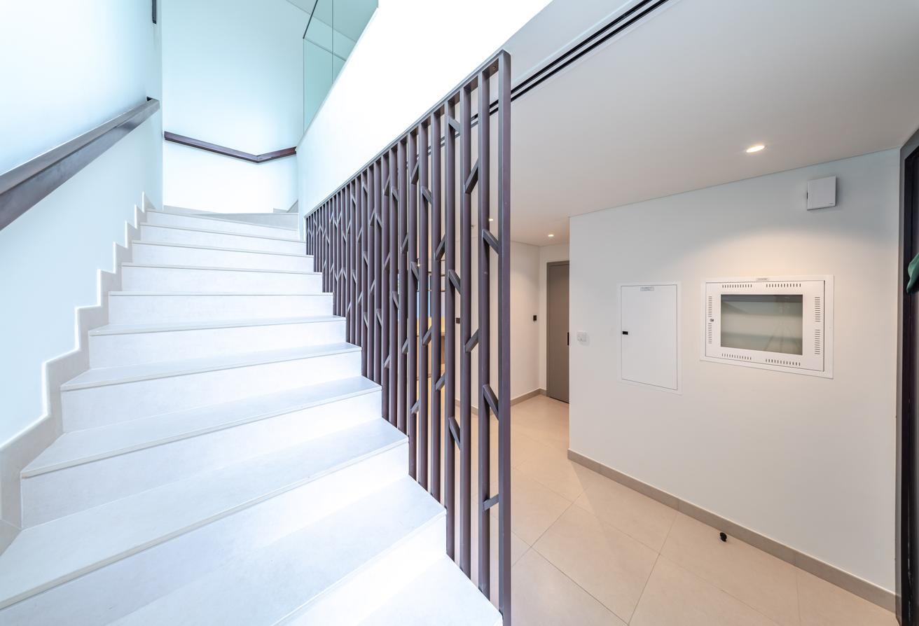 Opposite RGS | 3 Bed TH | Like Brand New photo 8