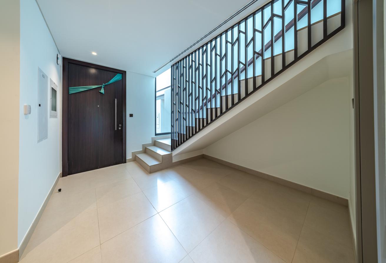 Opposite RGS | 3 Bed TH | Like Brand New photo 4