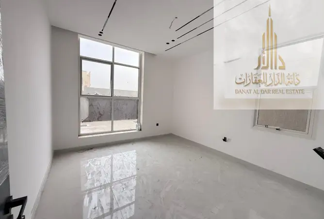 153757106 - Property Image 2