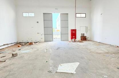 Warehouse - Studio - 1 Bathroom for rent in Umm Al Thuoob - Umm Al Quwain