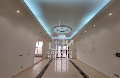Villa - 5 - 7 for rent in Al Aweer 1 - Al Aweer - Dubai