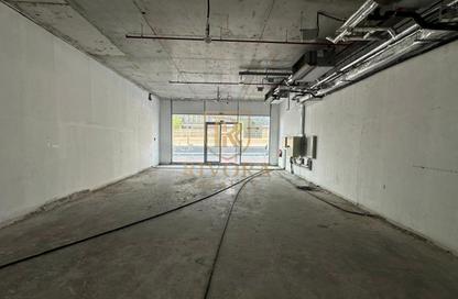 Shop - Studio for rent in Titanium Tower - Al Karama - Bur Dubai - Dubai