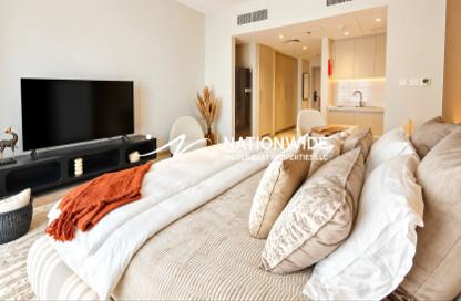 Apartment - Studio - 1 for rent in Waters Edge - Yas Island - Abu Dhabi