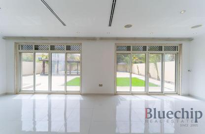 Villa - 4 Bedrooms - 4 Bathrooms for sale in District 5 - Jumeirah Park - Dubai