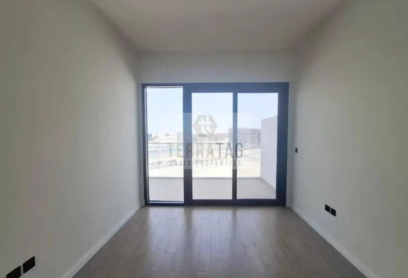 Bright 1BR Apartment | Alexis Tower | Balcony photo 5