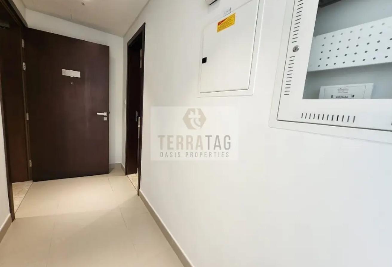 Bright 1BR Apartment | Alexis Tower | Balcony photo 6