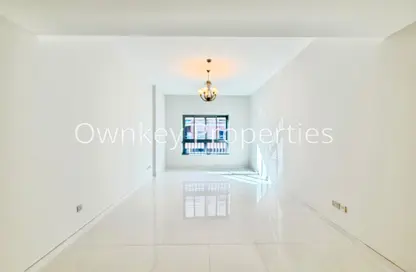 شقة - غرفة نوم - 2 حمامات للايجار في الطوب - منخول - بر دبي - دبي