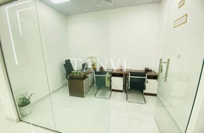 Office Space - Studio - 1 Bathroom for rent in Red Avenue - Al Garhoud - Dubai
