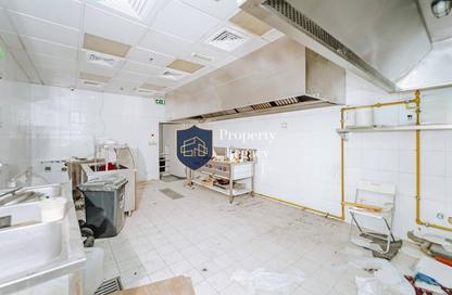 Retail - Studio - 1 Bathroom for rent in Bay Central Tower Central - Bay Central - Dubai Marina - Dubai