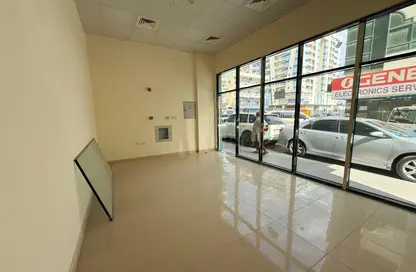 Shop - 4 Bedrooms for rent in Al Nabba - Sharjah