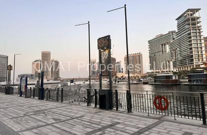 Retail - Studio - 1 Bathroom for rent in Waters Edge - Business Bay - Dubai