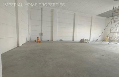 Warehouse - Studio - 2 Bathrooms for rent in Umm Al Thuoob - Umm Al Quwain
