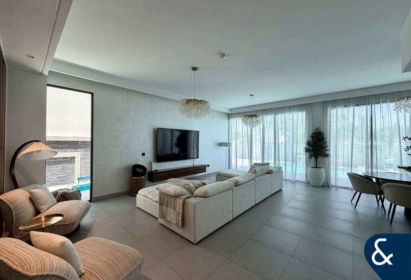 Luxury 4 Bed Villa | Fully Upgraded | Pool photo 7