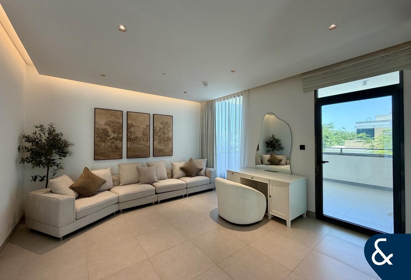 Luxury 4 Bed Villa | Fully Upgraded | Pool photo 11