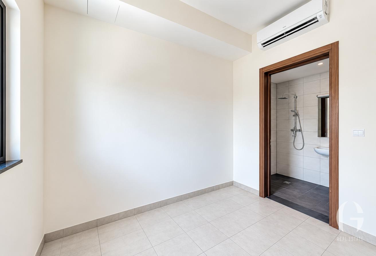 Upgraded | 4 Beds | Landscaped | Available Now photo 23