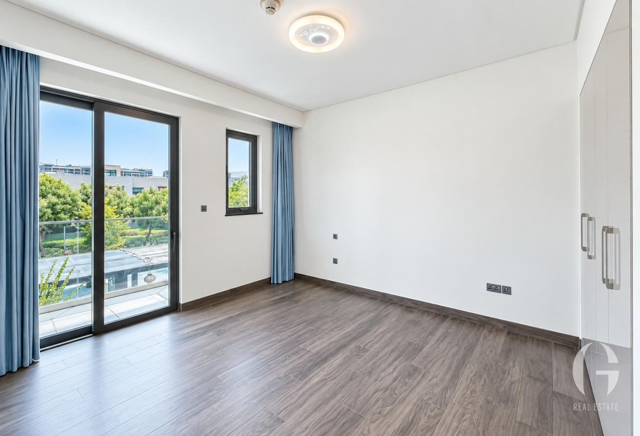 Upgraded | 4 Beds | Landscaped | Available Now photo 19