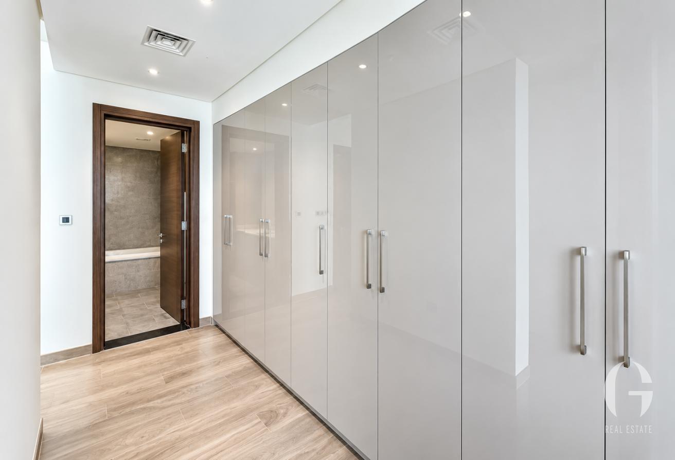 Upgraded | 4 Beds | Landscaped | Available Now photo 13