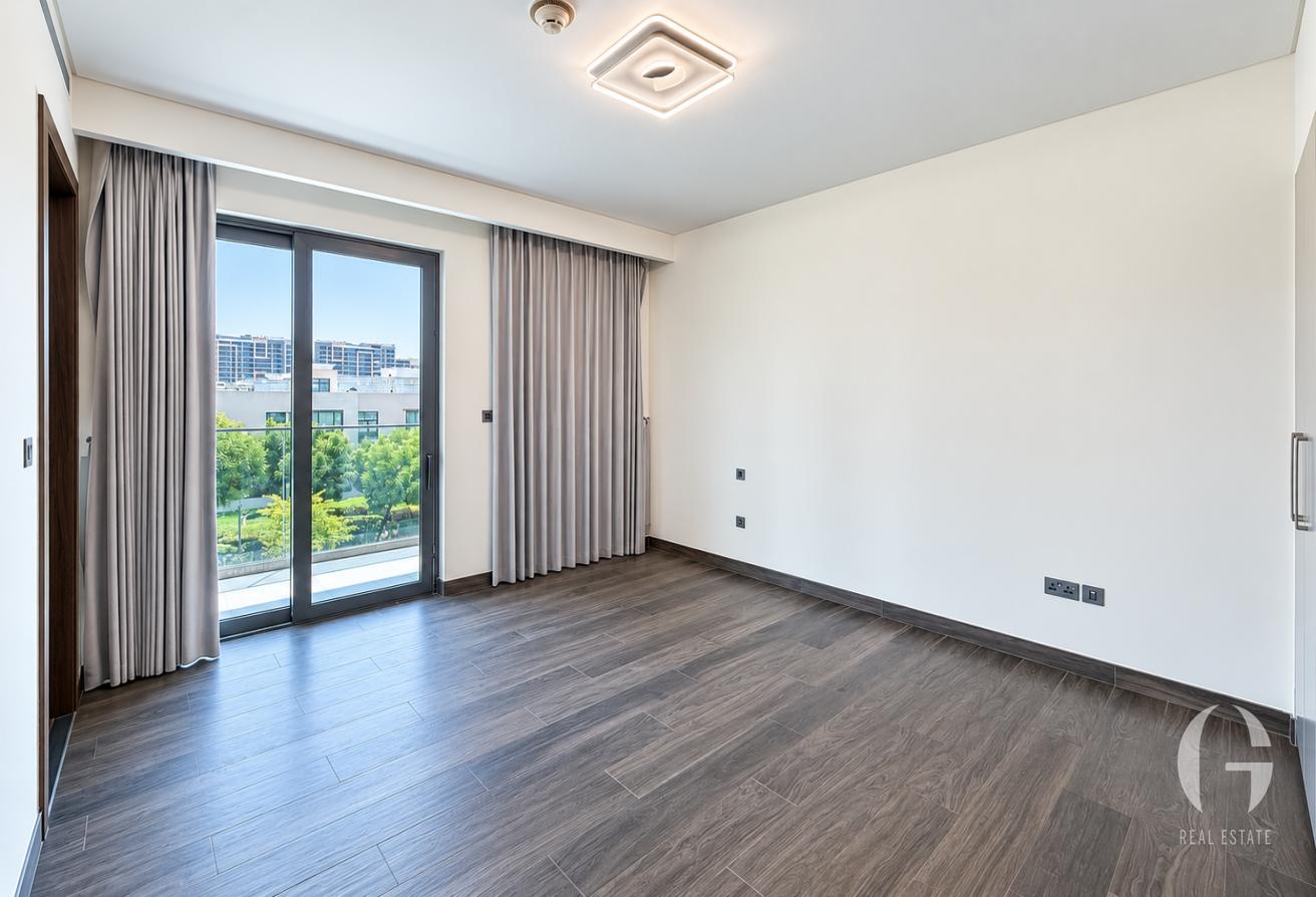 Upgraded | 4 Beds | Landscaped | Available Now photo 11