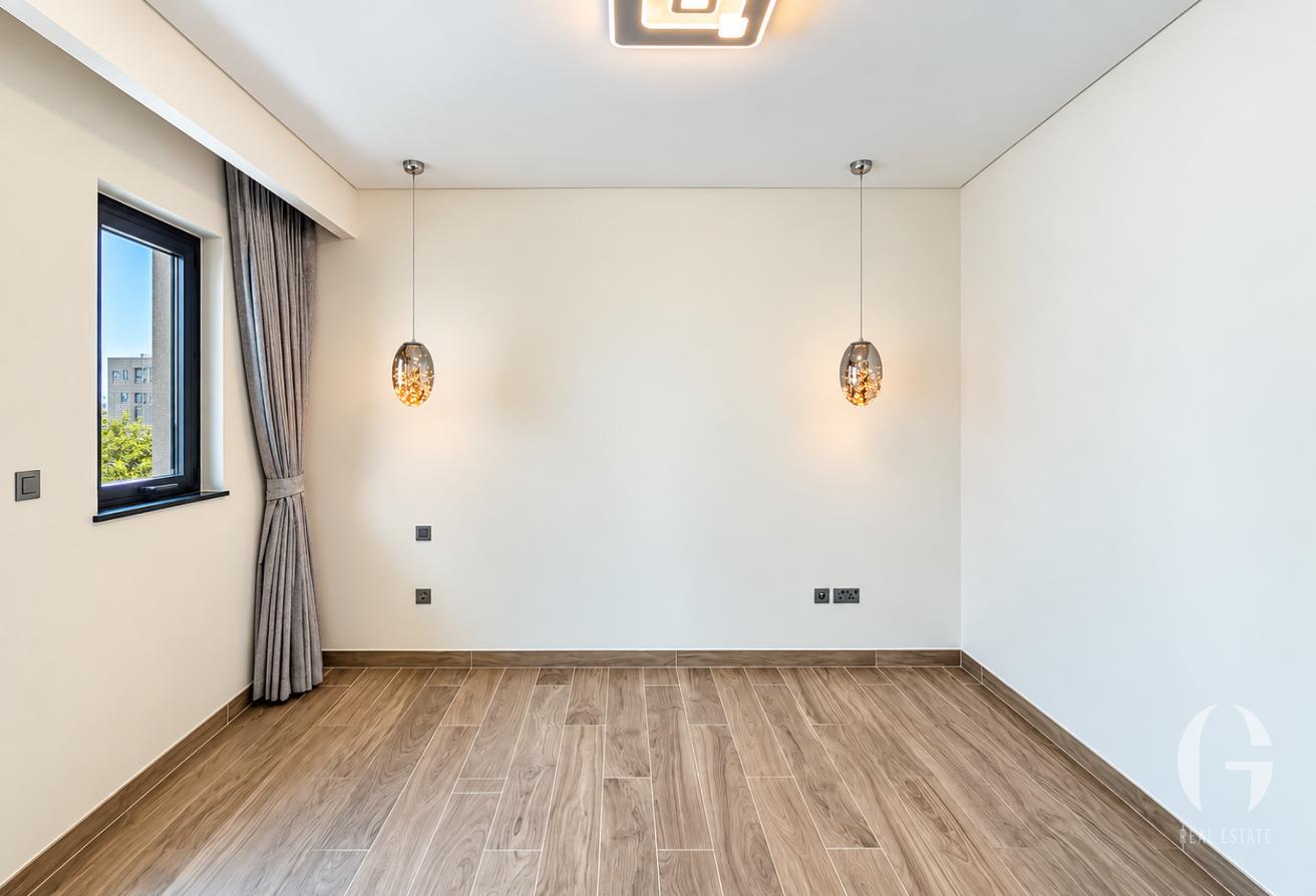 Upgraded | 4 Beds | Landscaped | Available Now photo 20