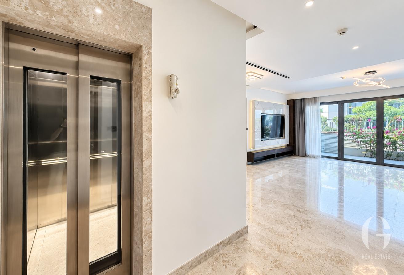 Upgraded | 4 Beds | Landscaped | Available Now photo 6