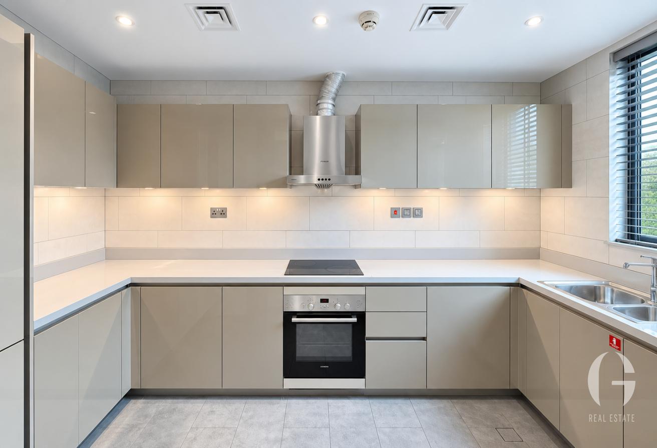 Upgraded | 4 Beds | Landscaped | Available Now photo 8