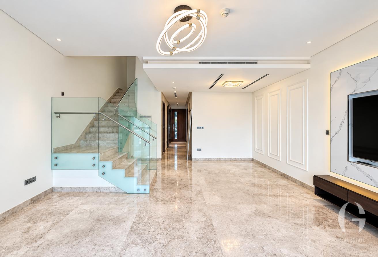 Upgraded | 4 Beds | Landscaped | Available Now photo 4
