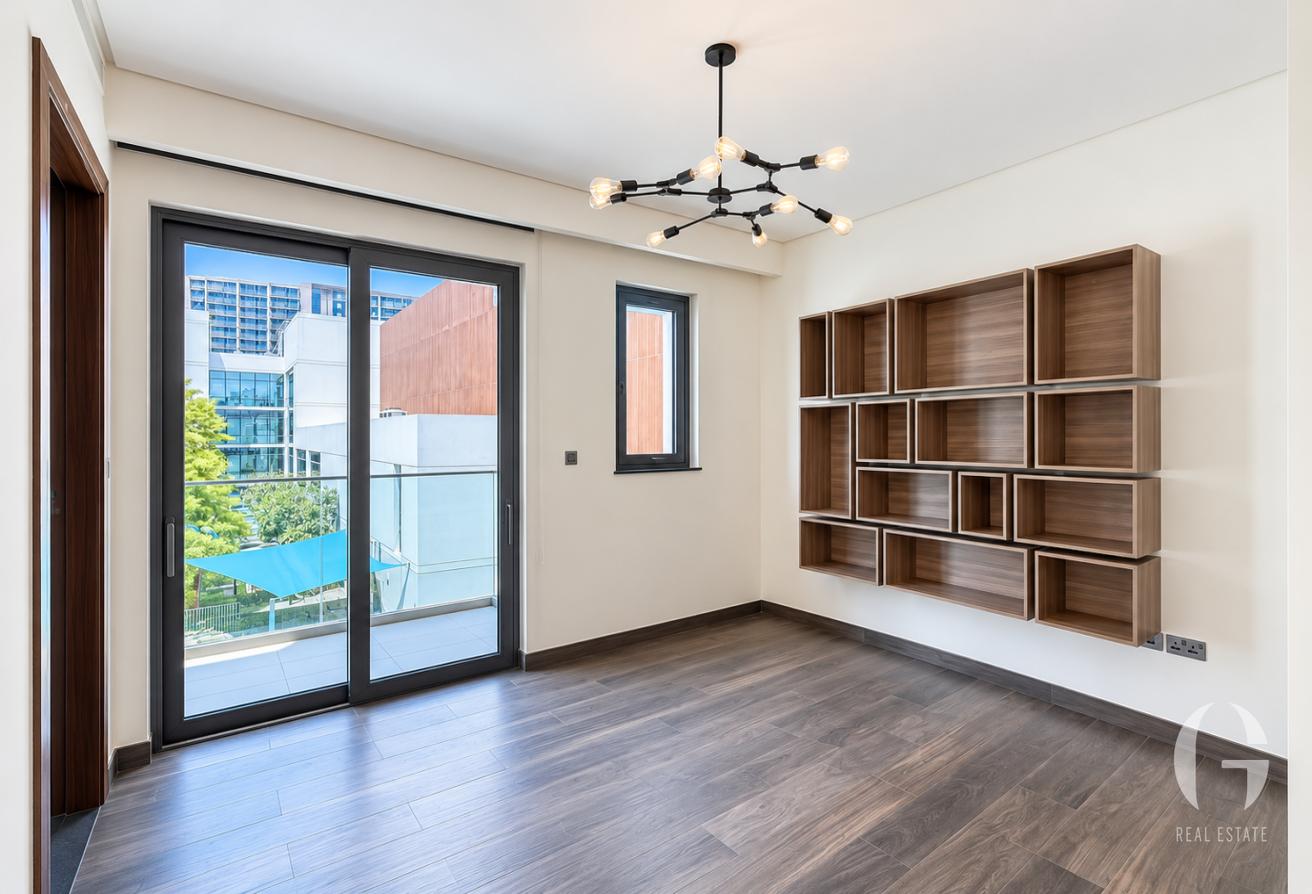 Upgraded | 4 Beds | Landscaped | Available Now photo 17