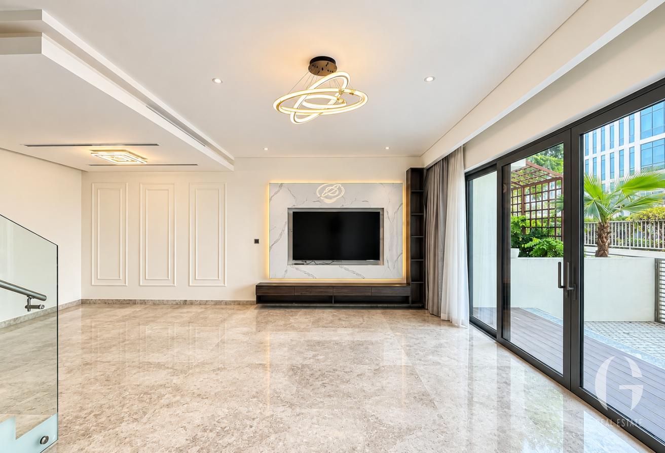 Upgraded | 4 Beds | Landscaped | Available Now photo 5