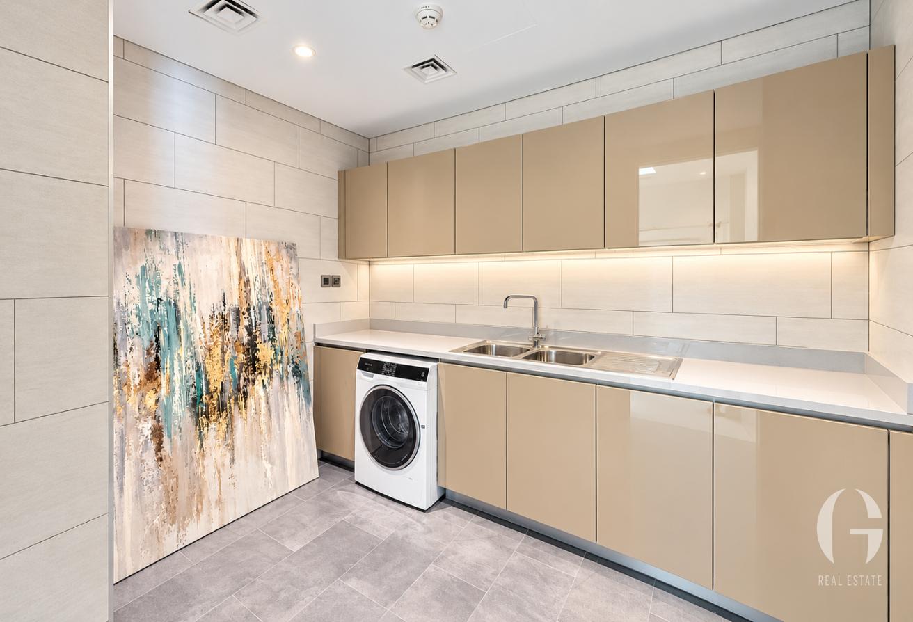 Upgraded | 4 Beds | Landscaped | Available Now photo 9