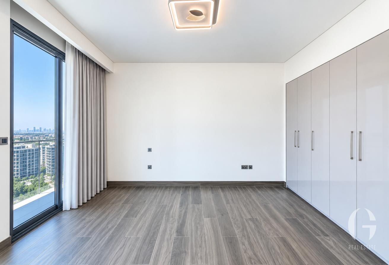 Upgraded | 4 Beds | Landscaped | Available Now photo 12
