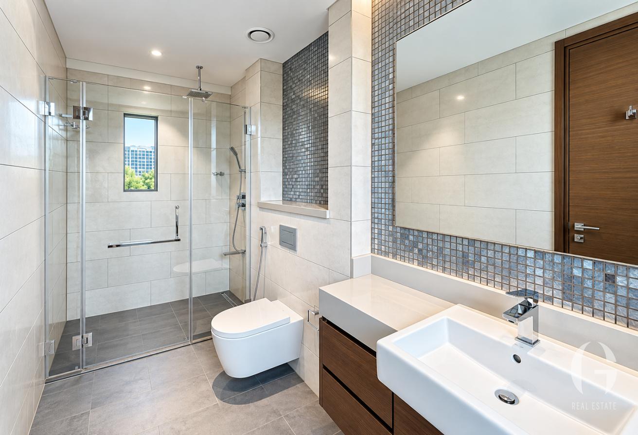 Upgraded | 4 Beds | Landscaped | Available Now photo 18