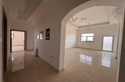 شقة - 3 غرف نوم - 3 حمامات للايجار في النيادات - العين شقة - 3 غرف نوم - 3 حمامات للايجار في النيادات - العين