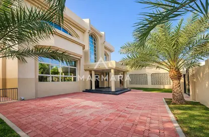 Villa - 4 Bedrooms - 5 Bathrooms for rent in Jumeirah 1 Villas - Jumeirah 1 - Jumeirah - Dubai