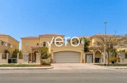 Villa - 4 Bedrooms - 5 Bathrooms for rent in District 6 - Jumeirah Park - Dubai