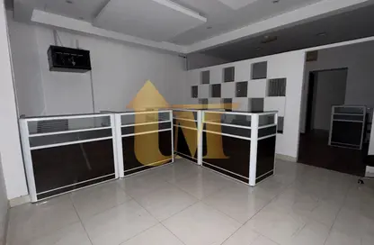 متجر - استوديو - 1 حمام للايجار في K07 - طراز يوناني - المدينة العالمية - دبي متجر - استوديو - 1 حمام للايجار في K07 - طراز يوناني - المدينة العالمية - دبي