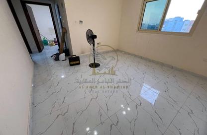 Apartment - 1 - 1 for rent in Al Qulayaa Building - Al Qulaya'ah - Al Sharq - Sharjah Apartment - 1 - 1 for rent in Al Qulayaa Building - Al Qulaya'ah - Al Sharq - Sharjah