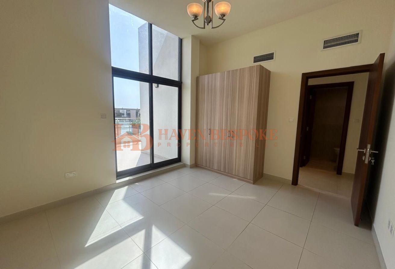 Villa for Rent | 4BR+Maid | High living Community photo 3