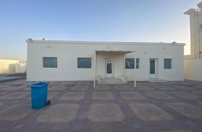 Villa - 2 Bedrooms - 3 Bathrooms for rent in Al Rahmaniya 1 - Al Rahmaniya - Sharjah
