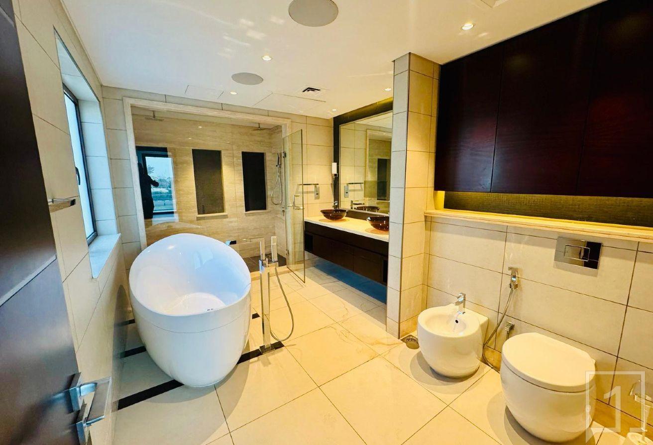 Exclusive| Stunning, Modern living |Private pool photo 8