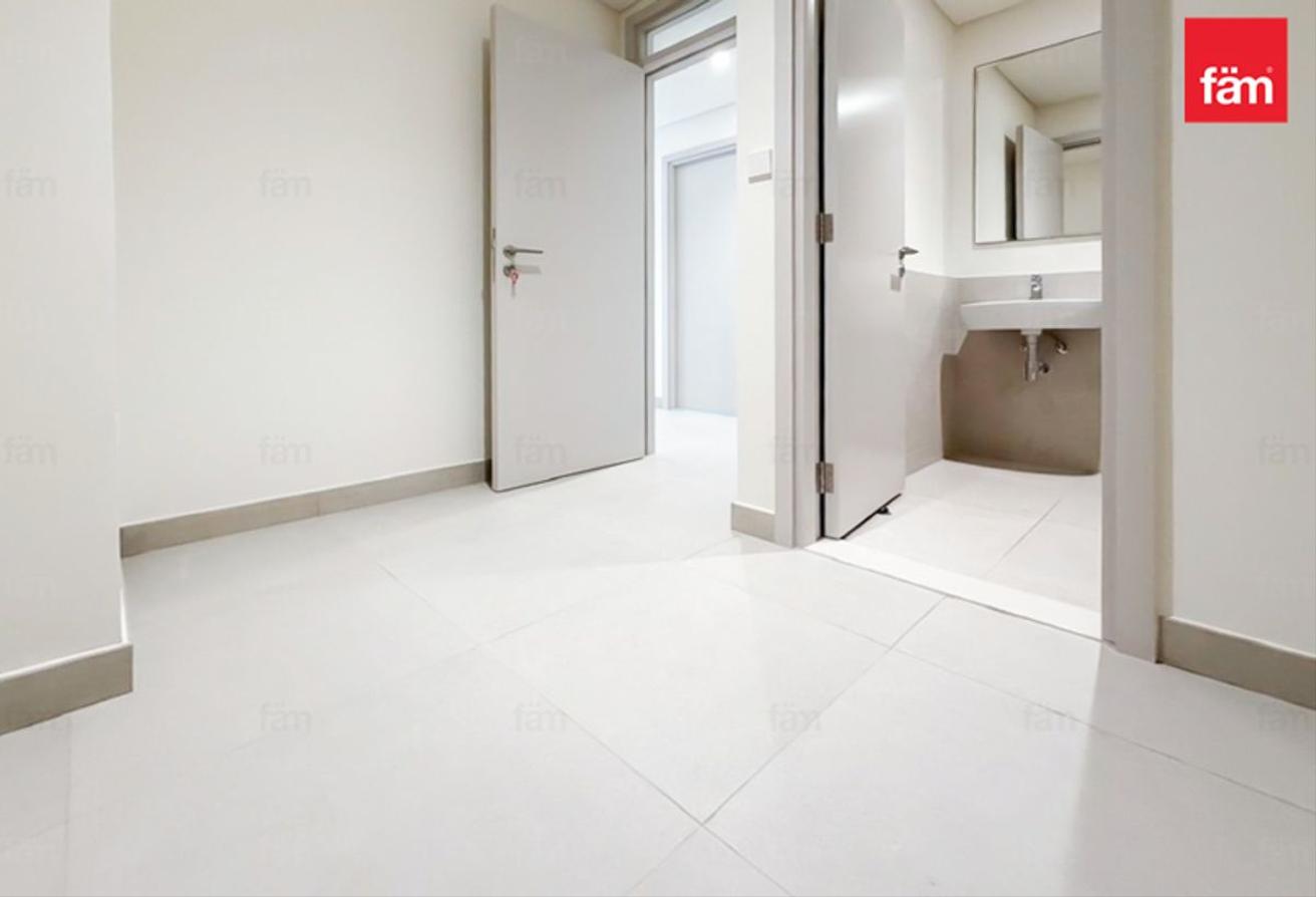 MAID ROOM | AVAILABLE NOW | HIGH FLOOR | PALM VIEW photo 13
