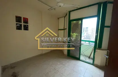 شقة - 3 غرف نوم - 1 حمام للايجار في الشويحنة - الشارقة