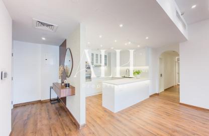 Apartment - 2 Bedrooms - 3 Bathrooms for sale in Rimal 1 - Rimal - Jumeirah Beach Residence - Dubai