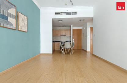 Apartment - 1 - 1 for rent in Mayfair Residency - Business Bay - Dubai