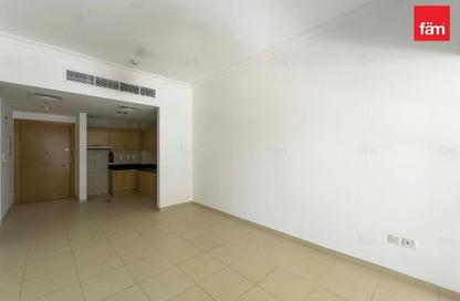Apartment - 1 - 1 for rent in Mayfair Residency - Business Bay - Dubai