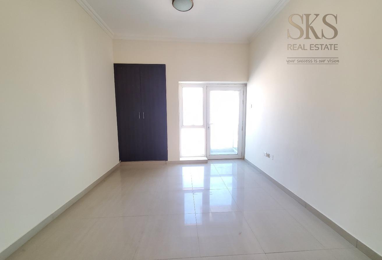 Elegant 1BHK Apartment Close To Mall photo 6