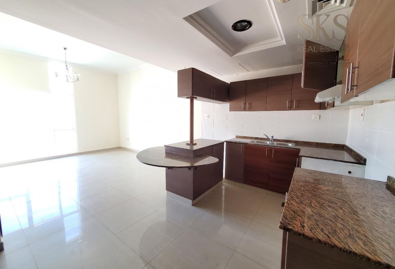 Elegant 1BHK Apartment Close To Mall photo 2