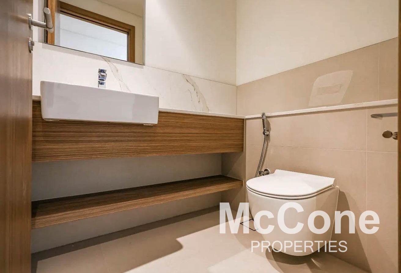 High Floor | Canal View | Available to Move in photo 14