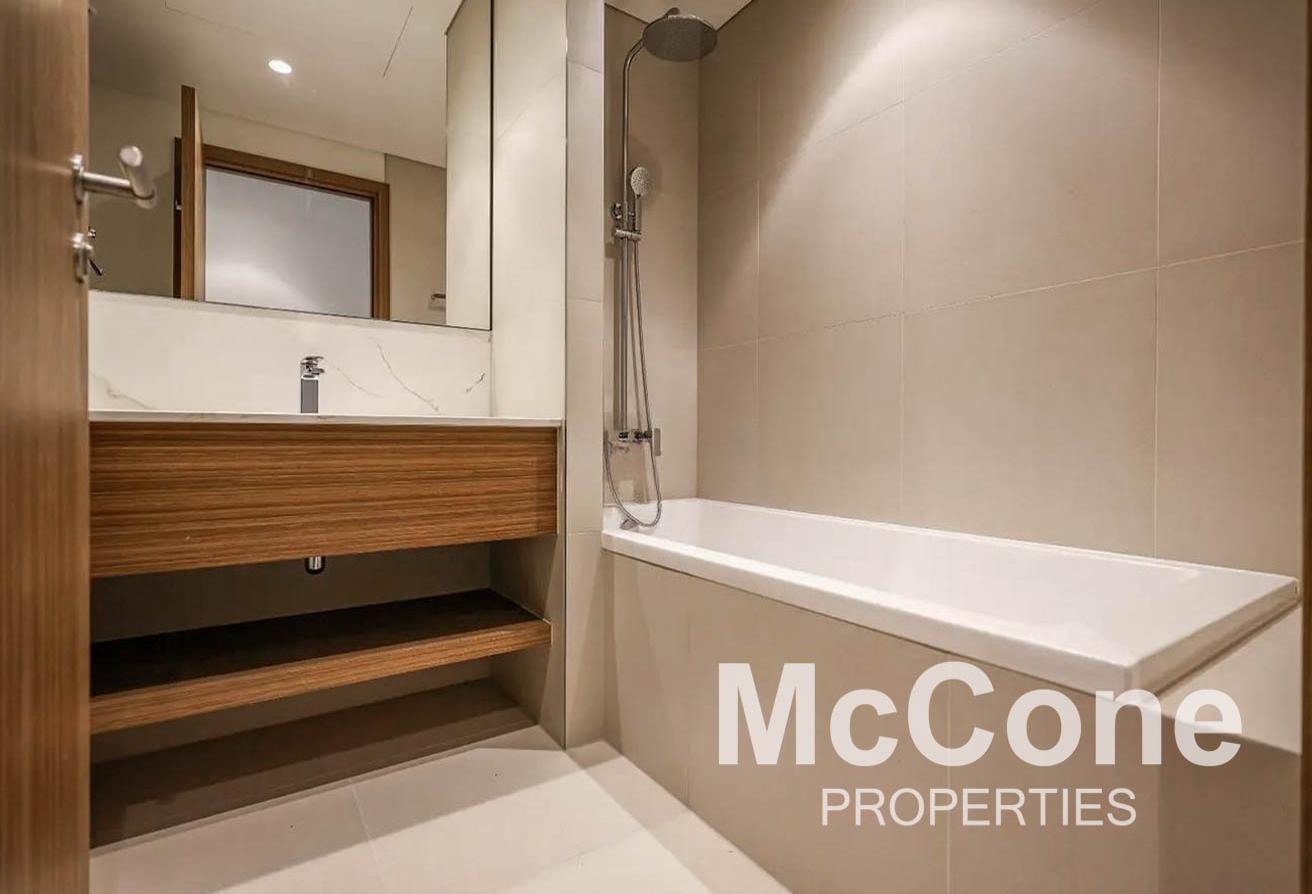 High Floor | Canal View | Available to Move in photo 16